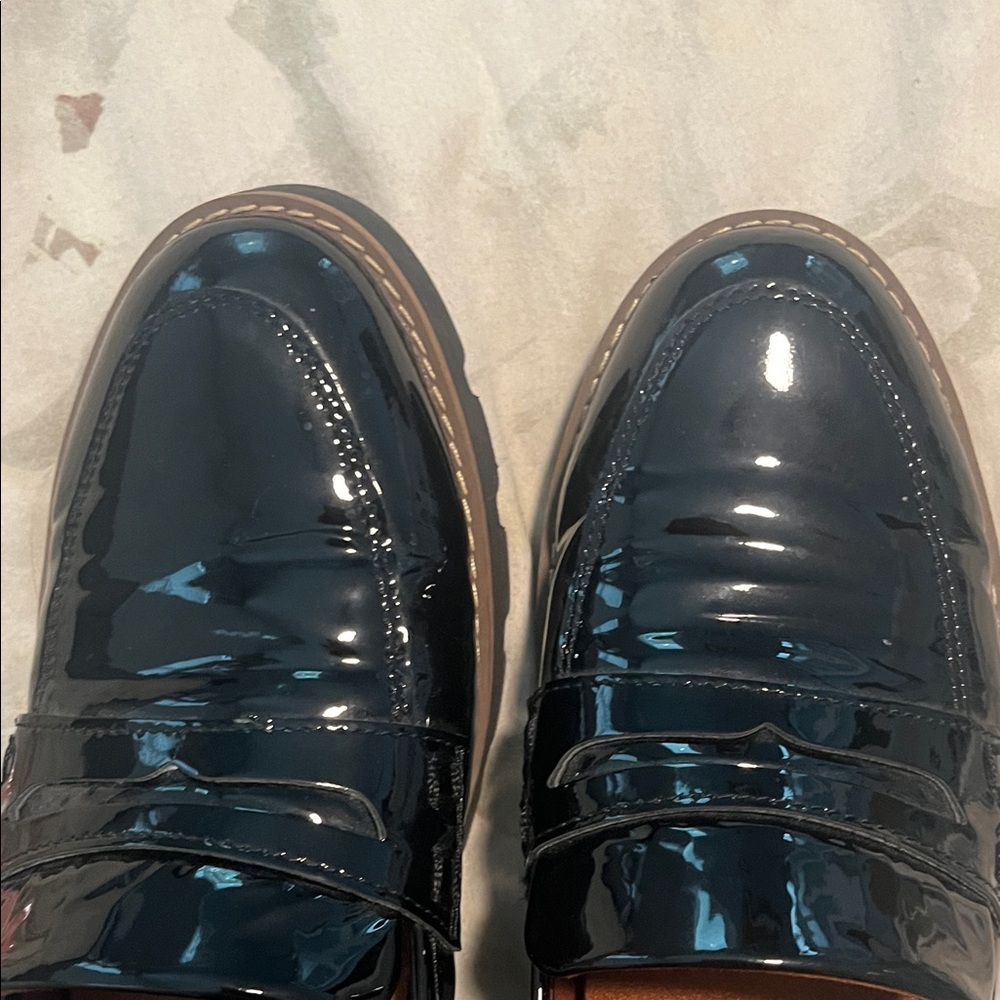 Vionic Shiny Black Women's Loafers - Picture 6 of 7